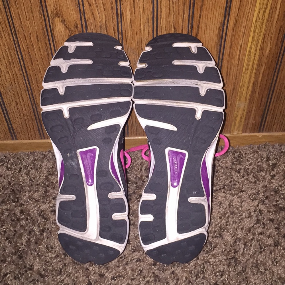 Reax Run Nike Shoes - Picture 5 of 8